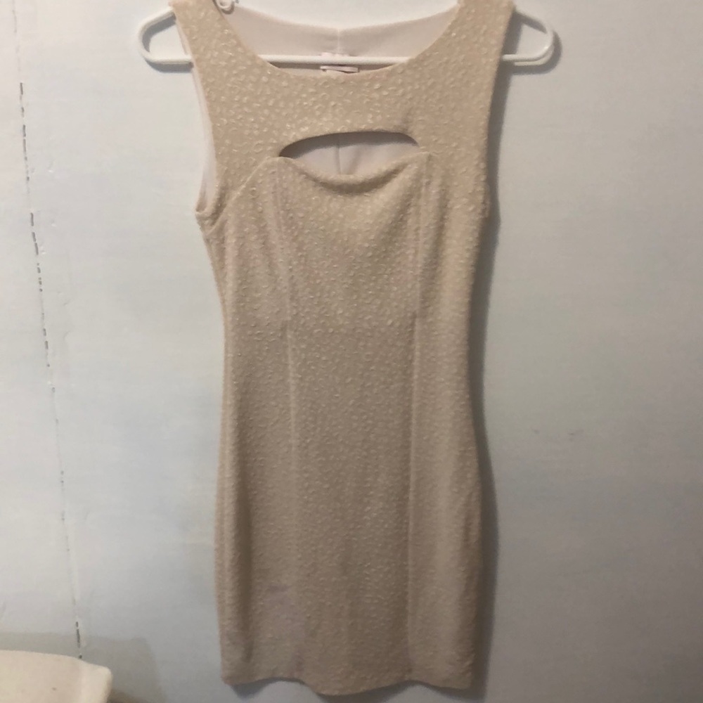 White dress fit to body